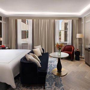 Grand Deluxe Family Room